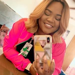 Meet your Posher, Akia